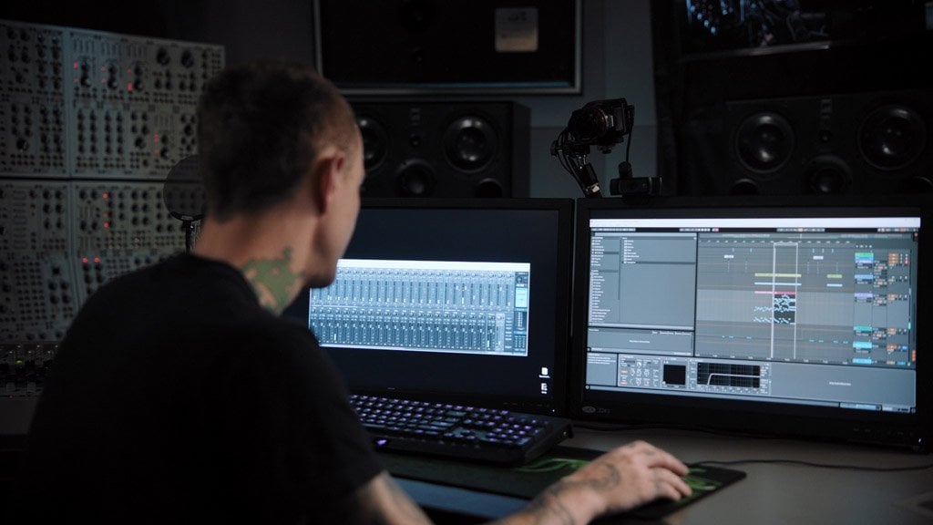 Turning Melodies Into Arrangements deadmau5 Teaches Electronic Music