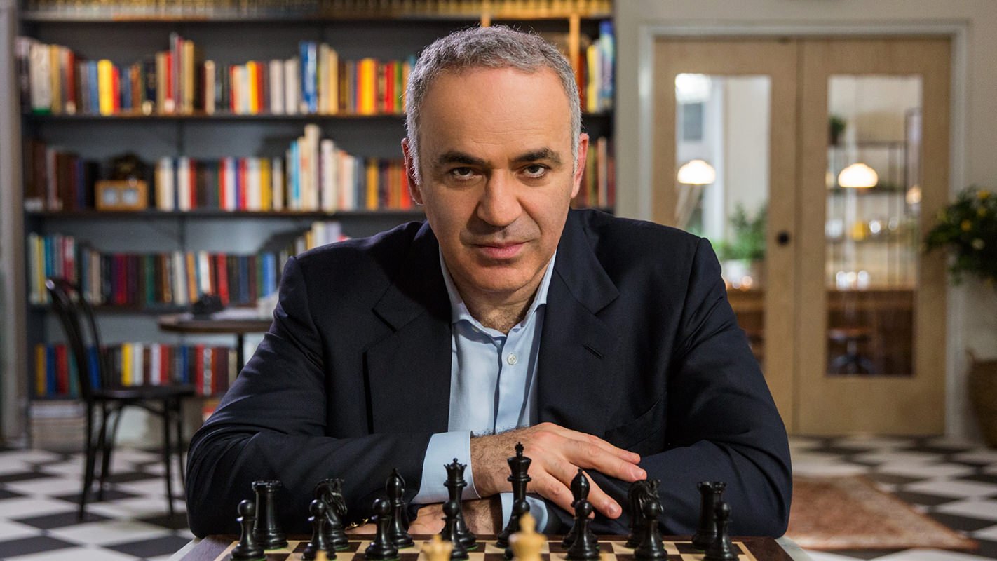 KASPAROV International Master Chess Set