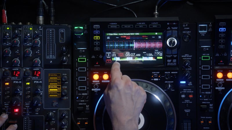 Using The Decks Basics Armin Van Buuren Teaches Dance Music Masterclass Markus schulz the new world 58. armin van buuren teaches dance music